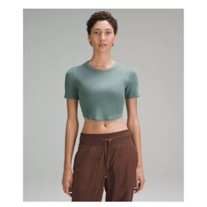Lululemon hold tight cropped t shirt